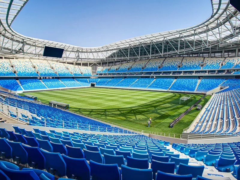 Stadionların estetik dizaynında polad hansı rol oynayır?